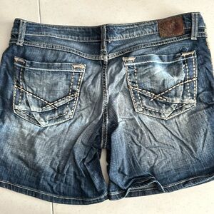 BKE women’s shorts size 32.